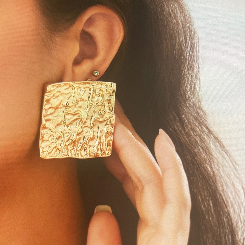 Elegant Gold Textured Earrings